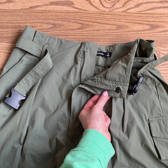 Blanc Noir Caravan Belted Paperbag Waist Short size medium - Picture 6 of 11